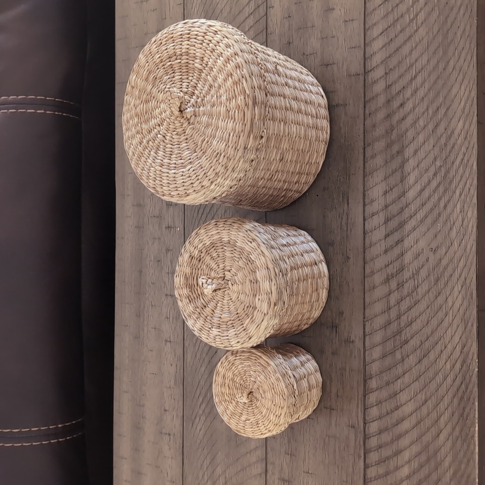 Bathroom nesting storage.